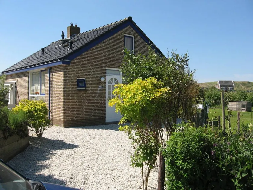 Holiday home with garden & terrace - Image 1
