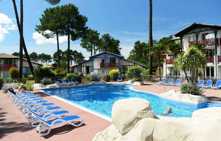 Village vacances adapté aux familles avec terrasse, jardin et piscine | Avec animaux admis - Image 1