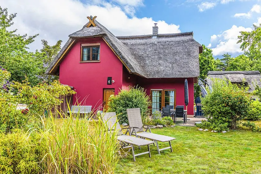 Fully equipped beautiful holiday home with sauna & terrace | Lake view - Image 1
