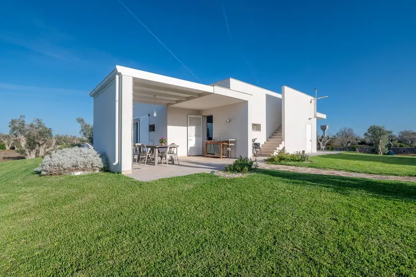 Fully equipped villa with BBQ, garden & terrace | Garden view - Image 1