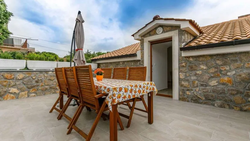 Flat with barbecue & terrace - Image 1