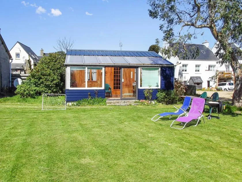 House with BBQ, terrace & garden | Garden view - Image 1