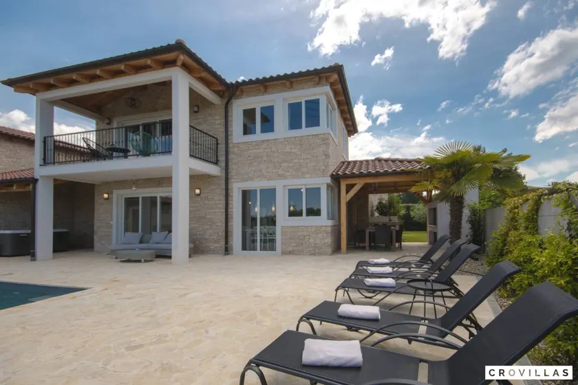 Villa with sauna, terrace & heated pool | Sea view - Image 1