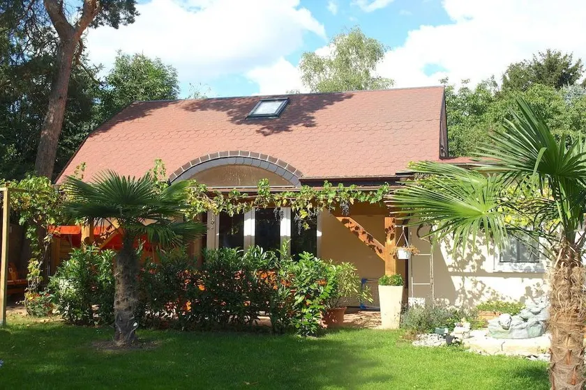 Holiday home with barbeque, terrace & garden - Image 1