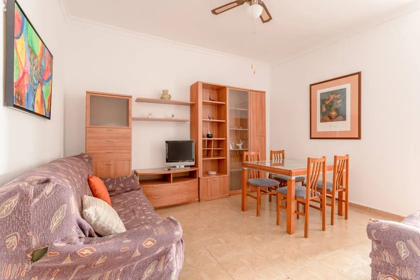 Flat with terrace & barbecue - Image 1