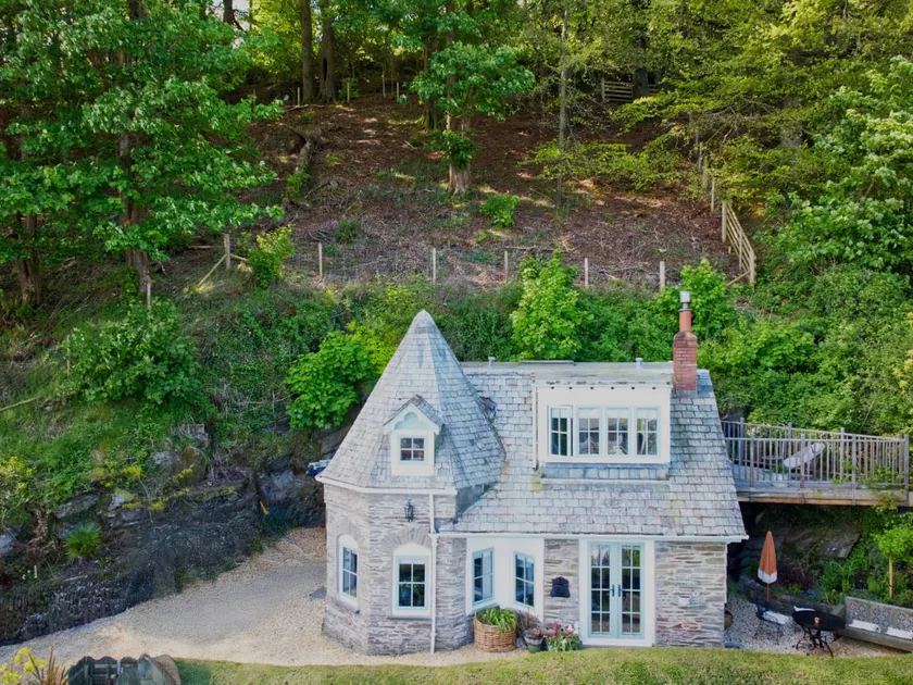 Fully equipped cottage with garden | Beach view | Pet-friendly - Image 1