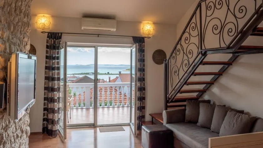 Flat with terrace & barbeque - Image 1