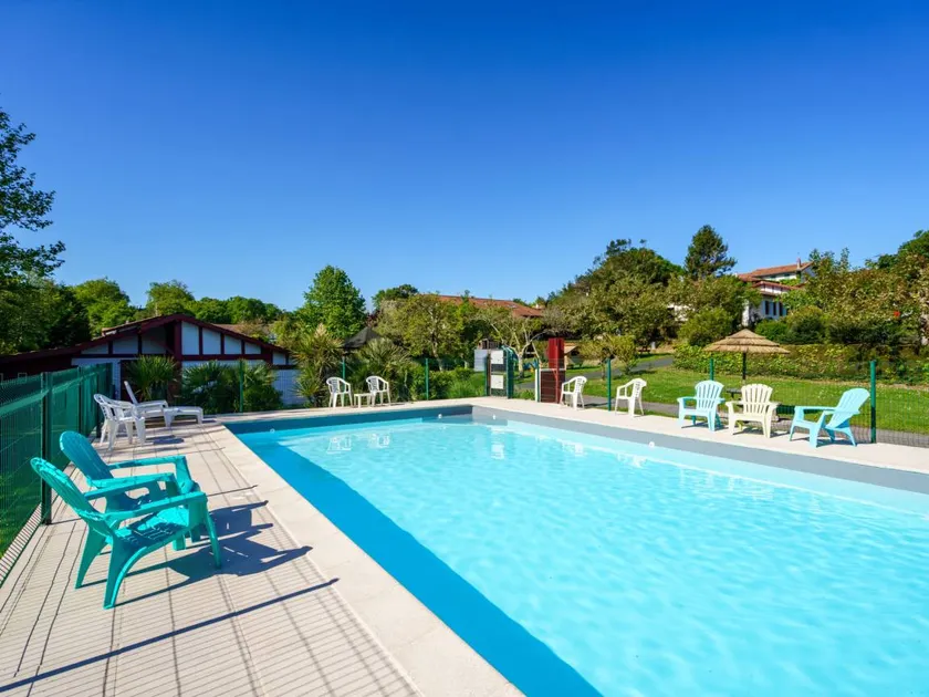 Holiday home with barbecue, terrace & pool - Image 1