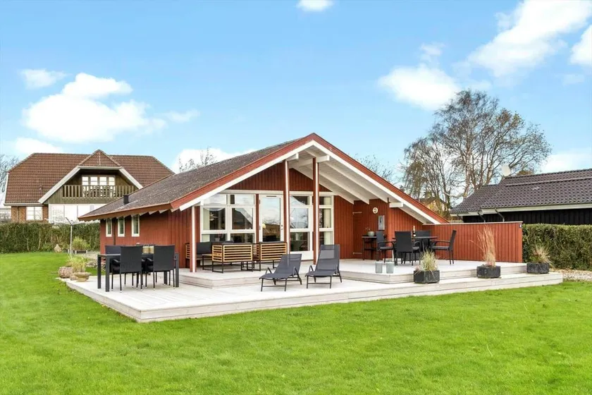 Lovely holiday home with BBQ & terrace | Pet-friendly - Image 1