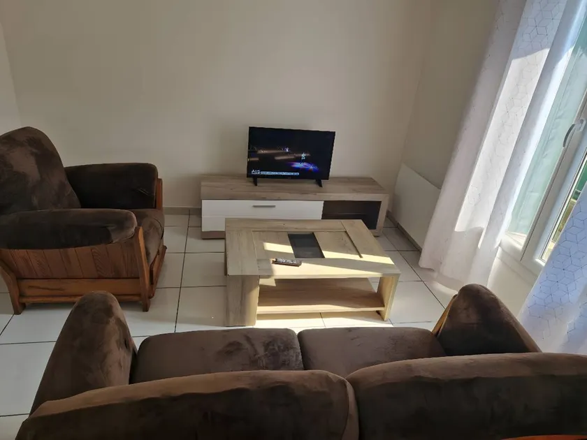 Apartment with garden - Image 1