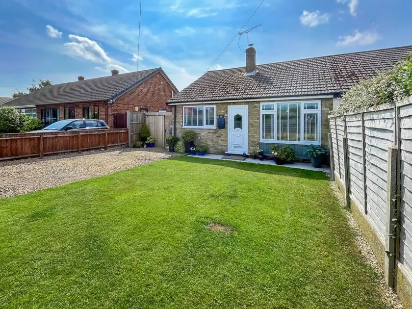 Cottage with garden & jacuzzi | River view - Image 1
