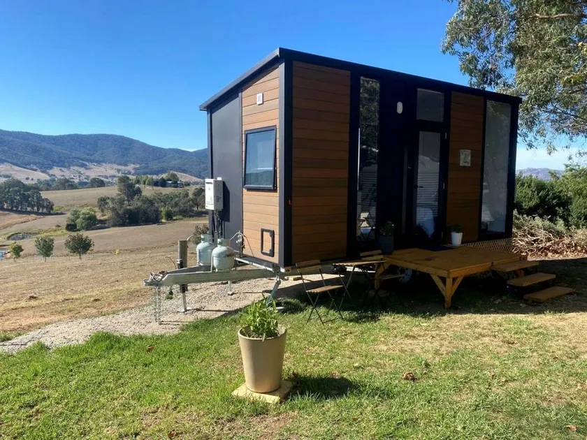 Stunning Tiny House with Fantastic Views in Osbornes Flat, Victoria - Image 1
