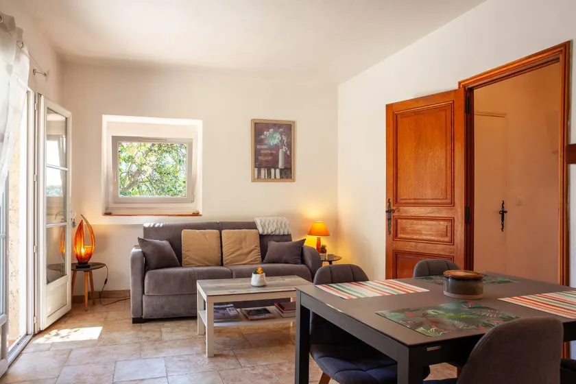Apartment 'Somptueux Avec Jardin' with Sea View, Wi-Fi and Air Conditioning - Image 1