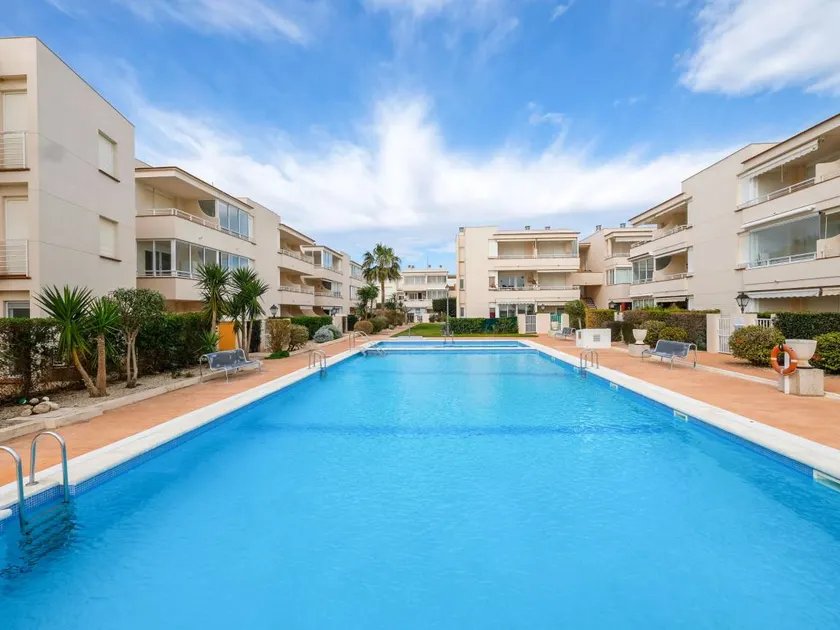 Gradevole appartamento totalmente attrezzato con giardino e piscina | Vicino alla spiaggia - Image 1