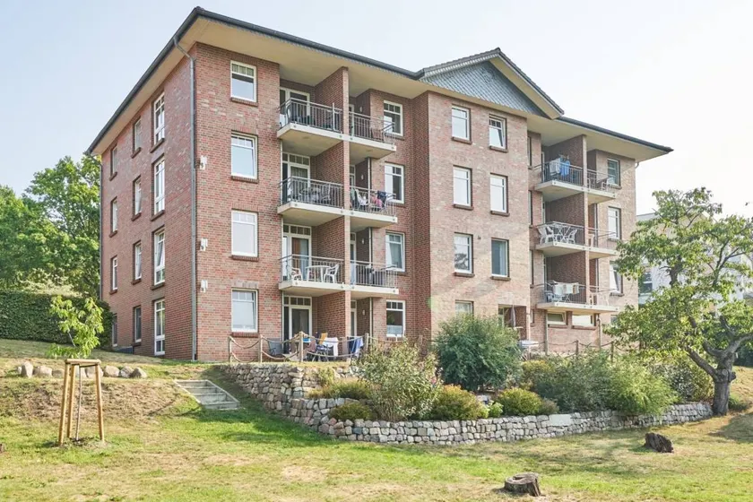 Apartment with pool & sauna - Image 1