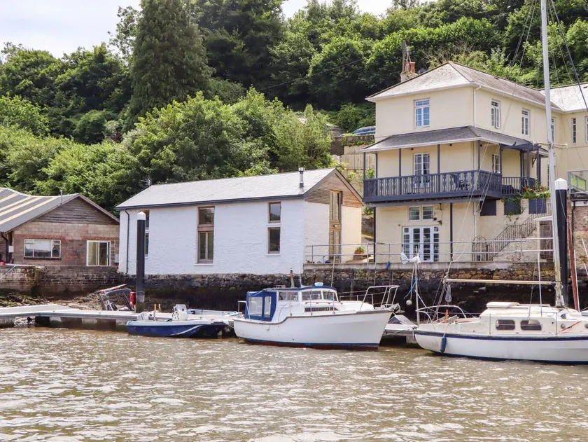 Dolphin Cottage - Image 1