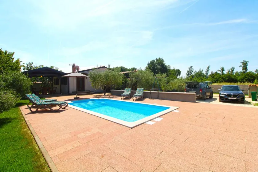 Holiday home mit Pool und Klimaanlage - Image 1
