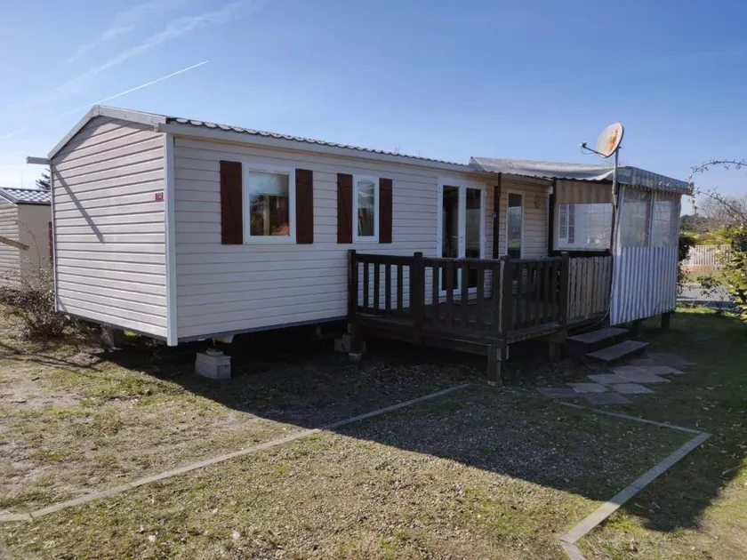 Mobile home with BBQ, terrace & garden - Image 1
