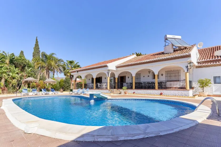 Family-friendly spacious holiday home with barbeque, terrace & garden | Sea view | Pets allowed - Image 1