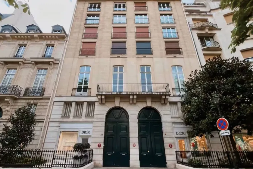 Champs-Elysees Apartment for 6 Guests - Image 1