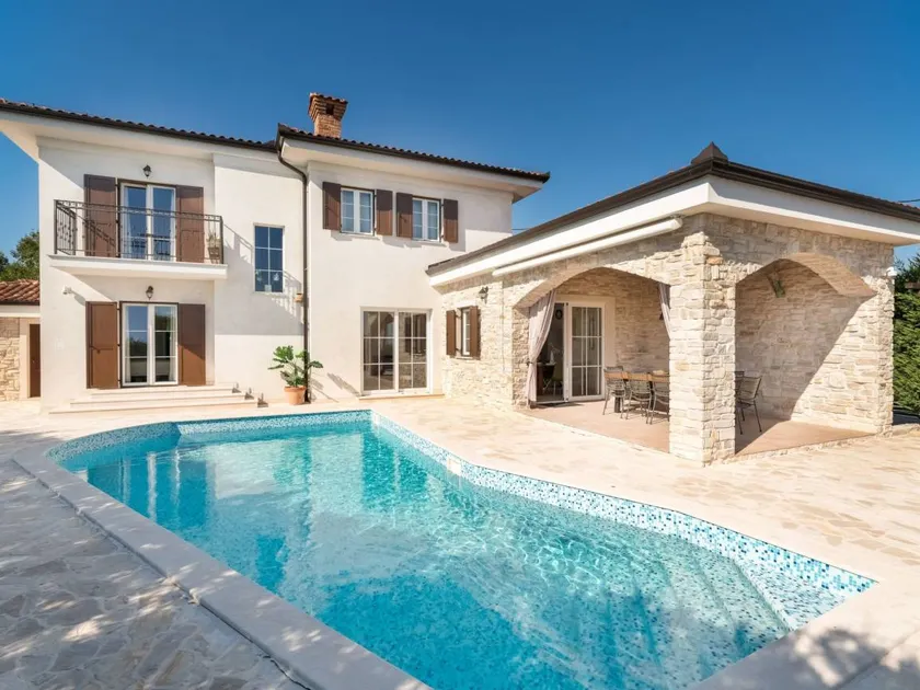 Casa con jardín, terraza y piscina privada - Image 1