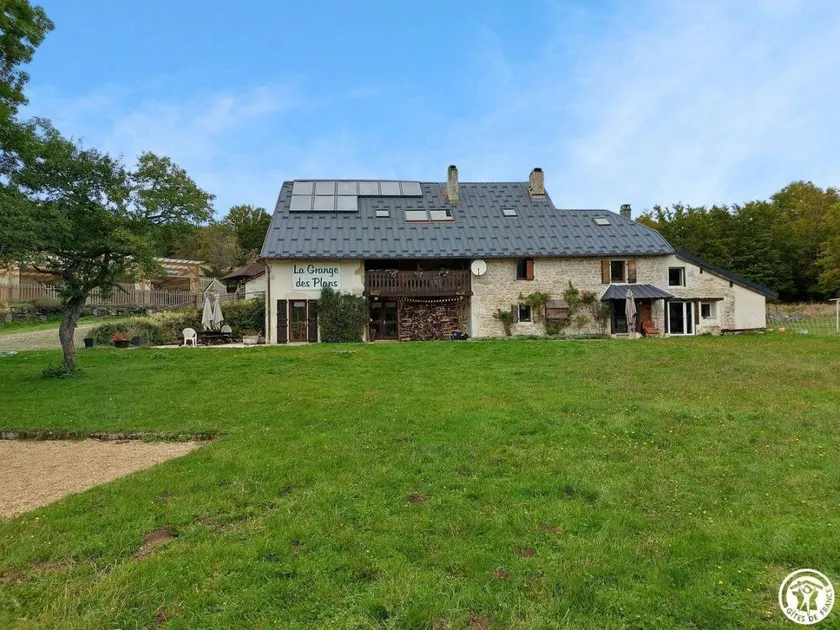 Familienorientierte weiträumige Ferienunterkunft mit beheiztem Pool, Terrasse und Garten - Image 1