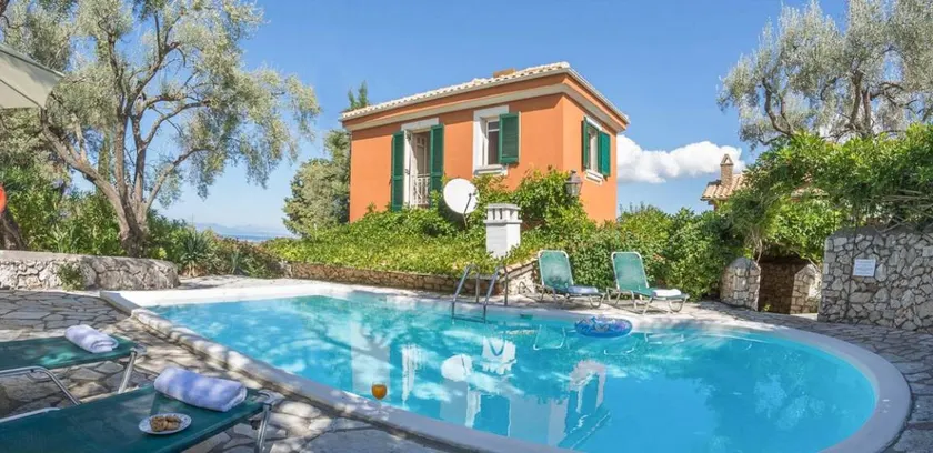Family-friendly villa with terrace, private pool & garden | Pets allowed - Image 1
