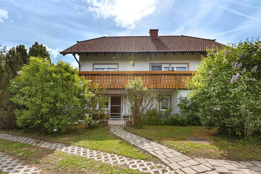 Apartment 'Ilona' with Shared Terrace, Garden and Wi-Fi - Image 1