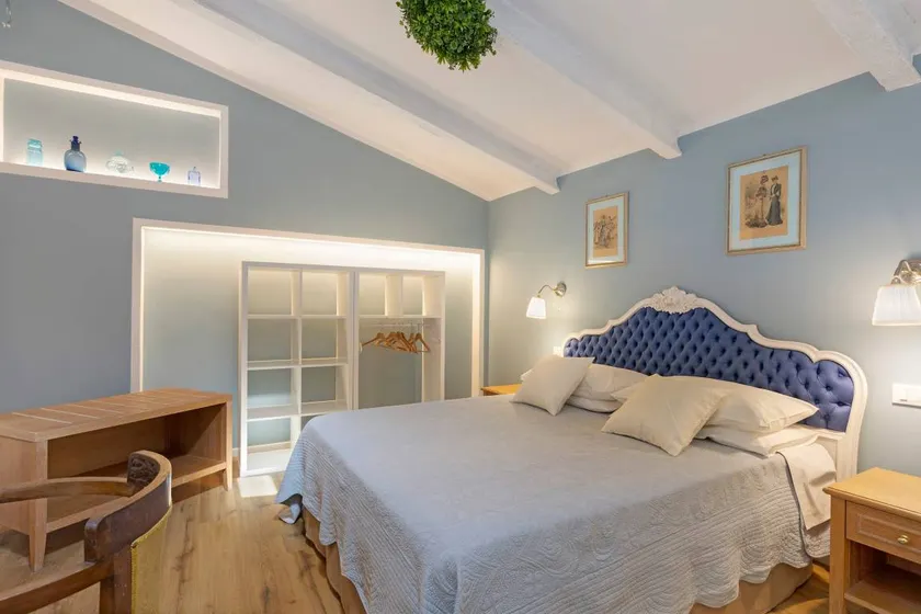 Holiday Home 'Iris' with Shared Garden, Wi-Fi and Air Conditioning - Image 1