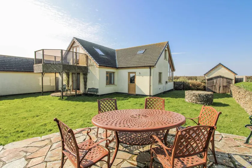 Cottage with terrace & garden | Beach view - Image 1