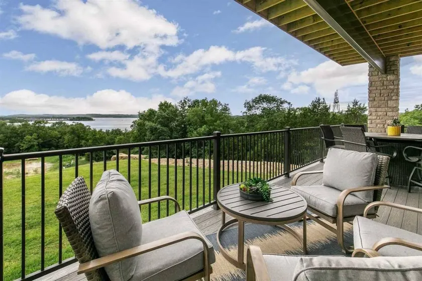 Condo | Lake view - Image 1