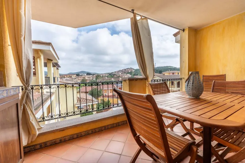 Maison avec barbecue, terrasse et piscine - Image 1