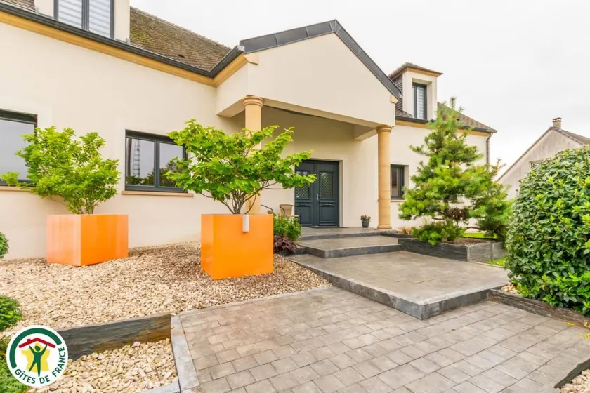 Wunderschöne Ferienunterkunft mit Grill, Garten und beheiztem Pool - Image 1