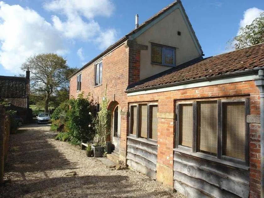 Fully equipped lovely cottage with garden - Image 1