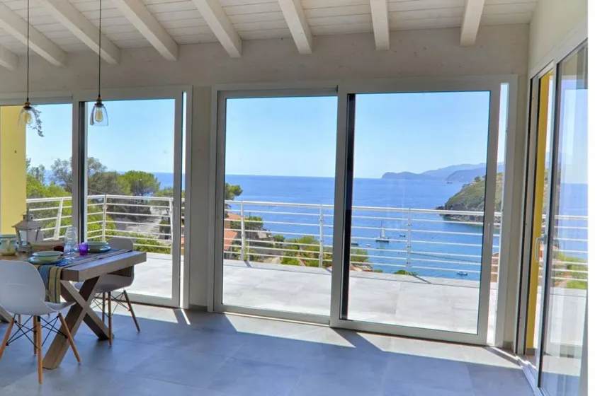 Apartment with terrace - Image 1