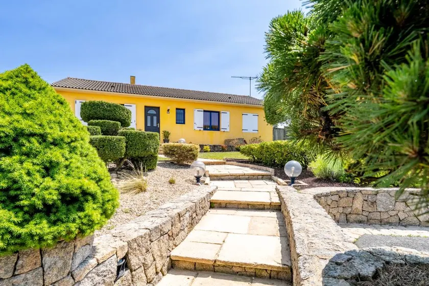 Cottage with terrace, jacuzzi & private pool | Garden view - Image 1