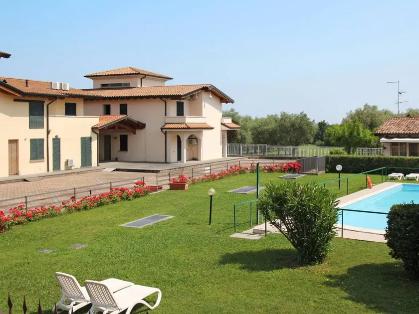 Appartement de vacances avec piscine, terrasse et jardin - Image 1