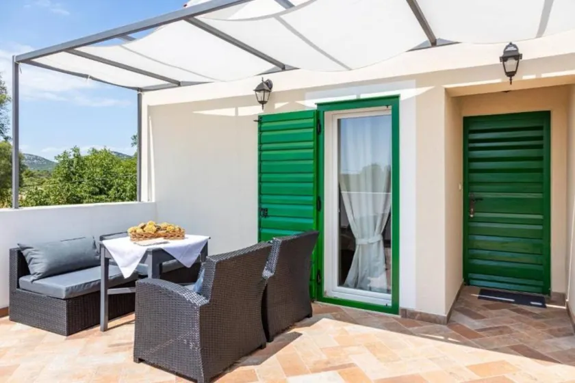 Private room with pool & terrace | Dogs allowed - Image 1