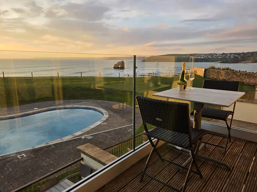 Cottage with garden & pool - Image 1