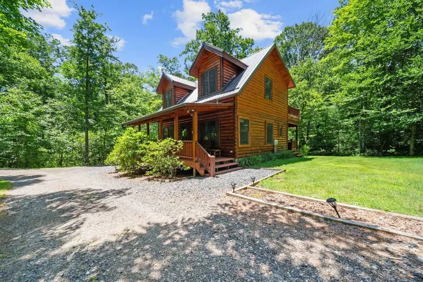 Cabin with barbeque & hot tub | Mountain view - Image 1