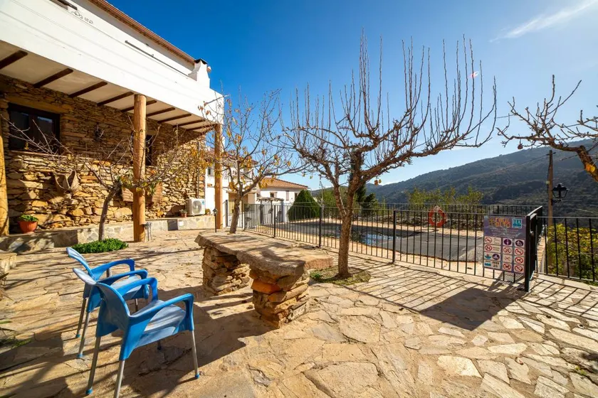 Family-oriented holiday home with pool, BBQ & fast internet | Garden view | Pet-friendly - Image 1