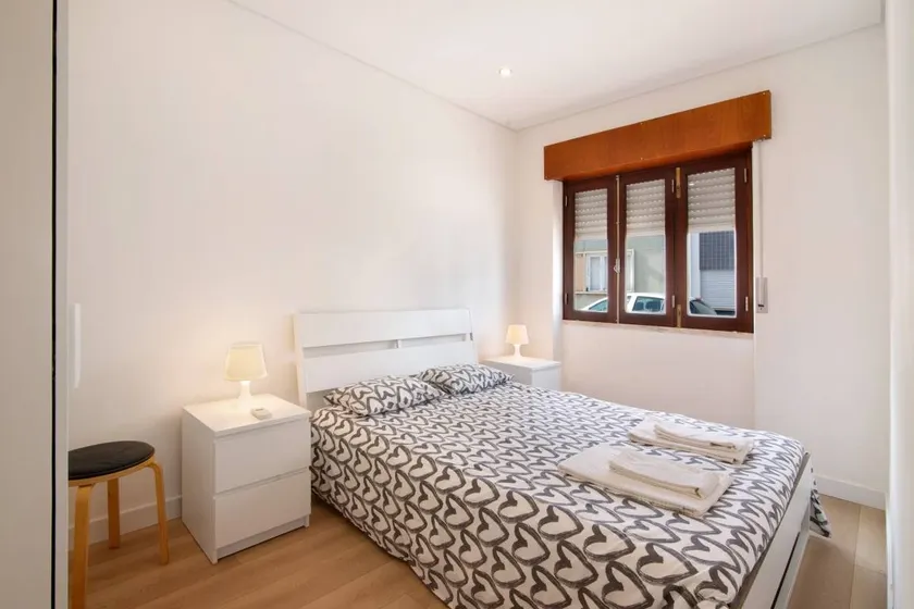 Charmant appartement avec terrasse | Vue ville - Image 1