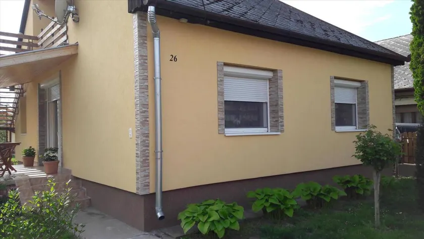 Holiday home with air conditioning and Internet - Image 1