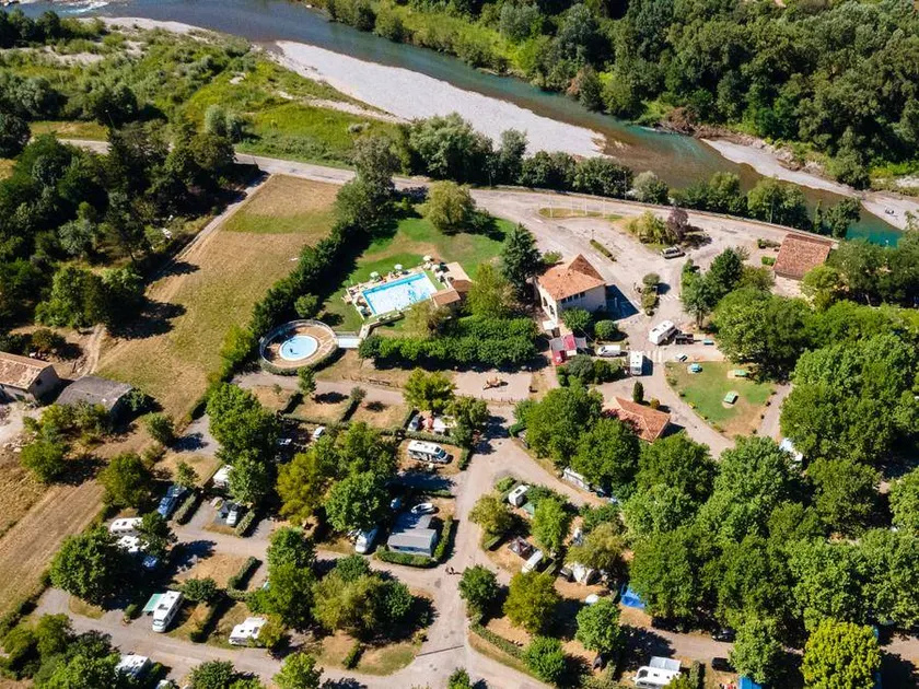 Family-friendly chalet with terrace & heated pool | Dogs allowed - Image 1