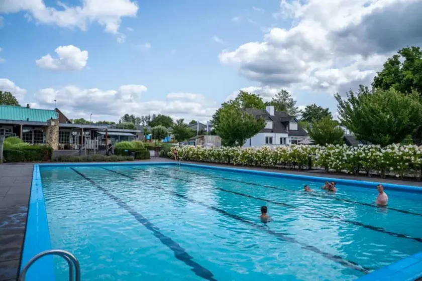 Holiday park with pool, terrace & garden - Image 1