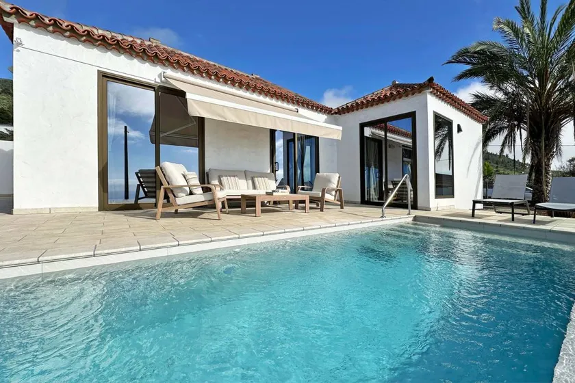 Voll ausgestattetes wunderschönes Ferienhaus mit Garten, privatem Pool und Grill - Image 1