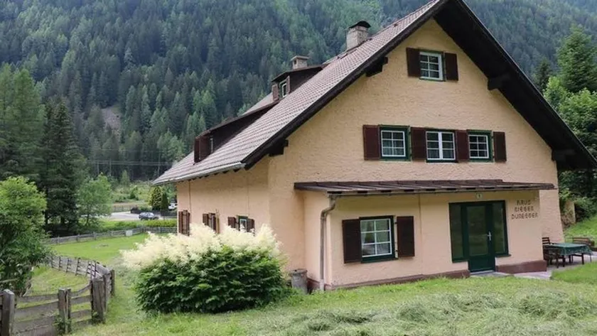 Apartment with terrace & garden - Image 1