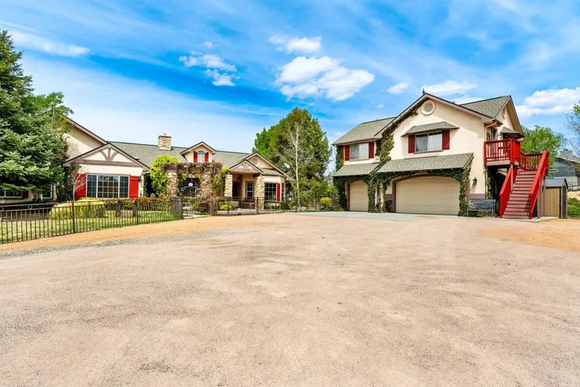 Holiday home | Mountain view - Image 1