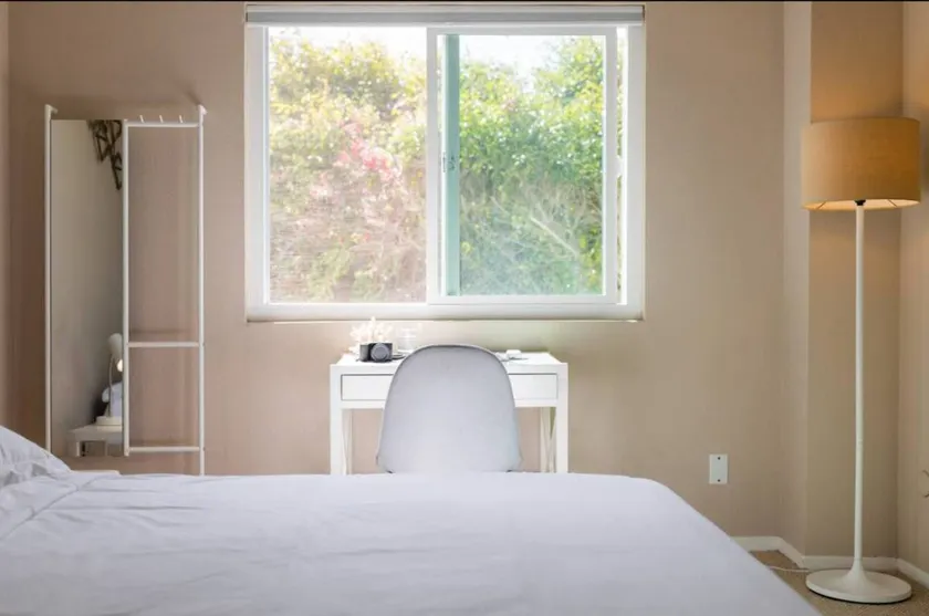 Big dedicated room | Next to the beach - Image 1