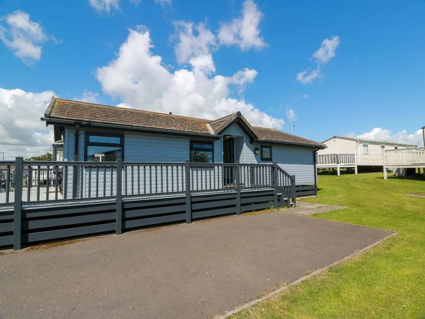Fully equipped cottage with garden - Image 1